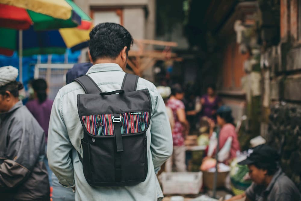 Atma-backpack-lifestyle-4-v1573114854528