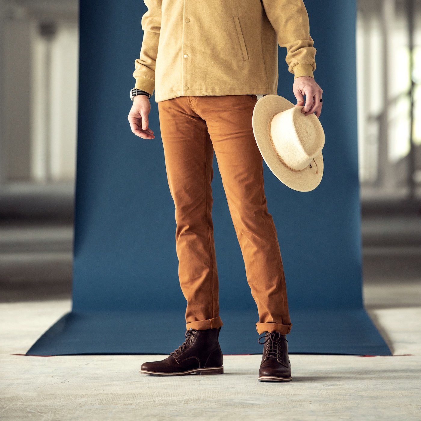 HELM - Man standing in the Zind Brown and orange pants