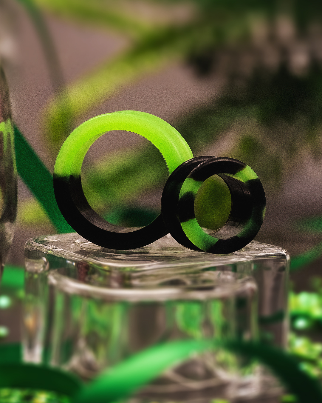 cool  Marble Neon Green & Black Silicone Ear Tunnel