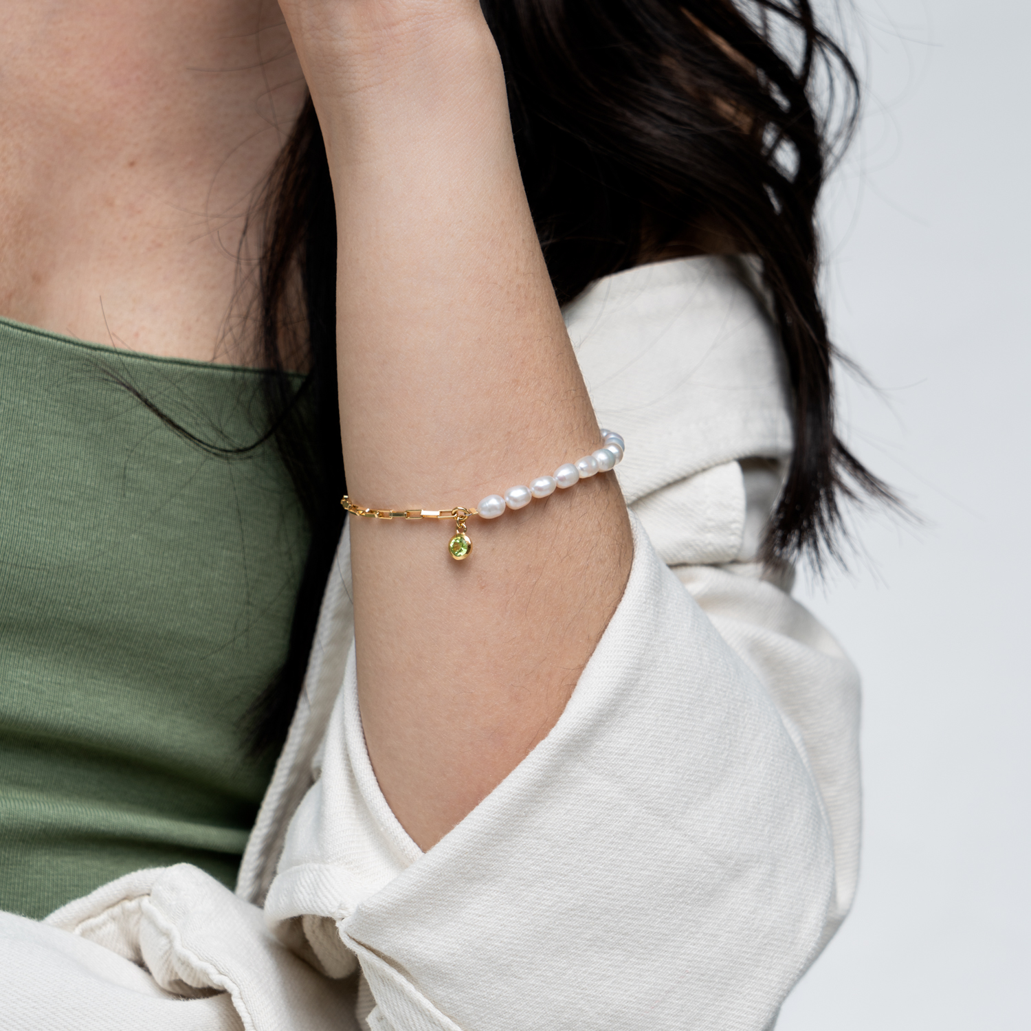 Dower-and-Hall-Yellow-Gold-Vermeil-Luna-White-Pearl-Chain-and-Peridot-Drop-Bracelet