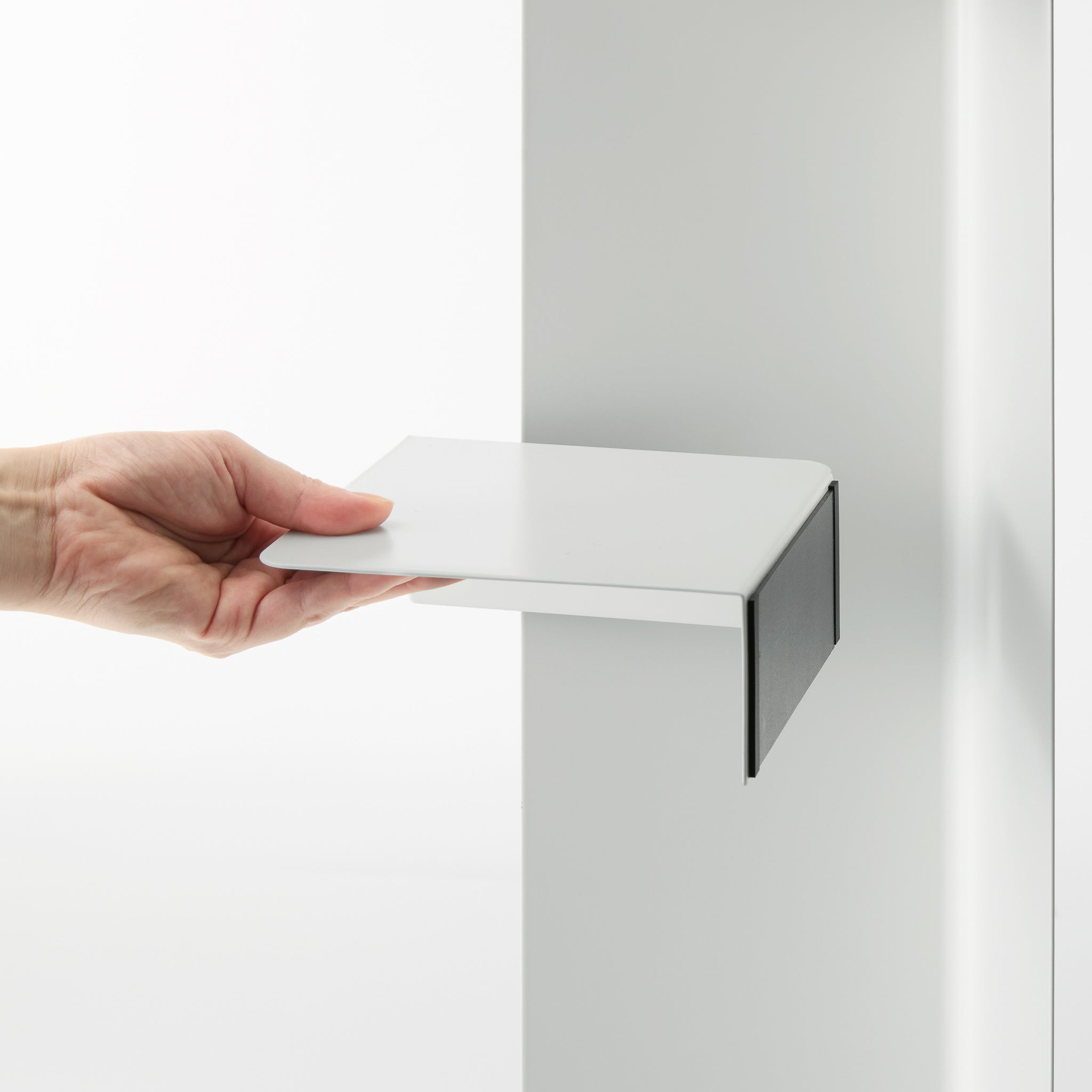 Slim Toilet Paper Stocker with Casters (Toilet Paper Holder): Flexible magnetic shelf space
