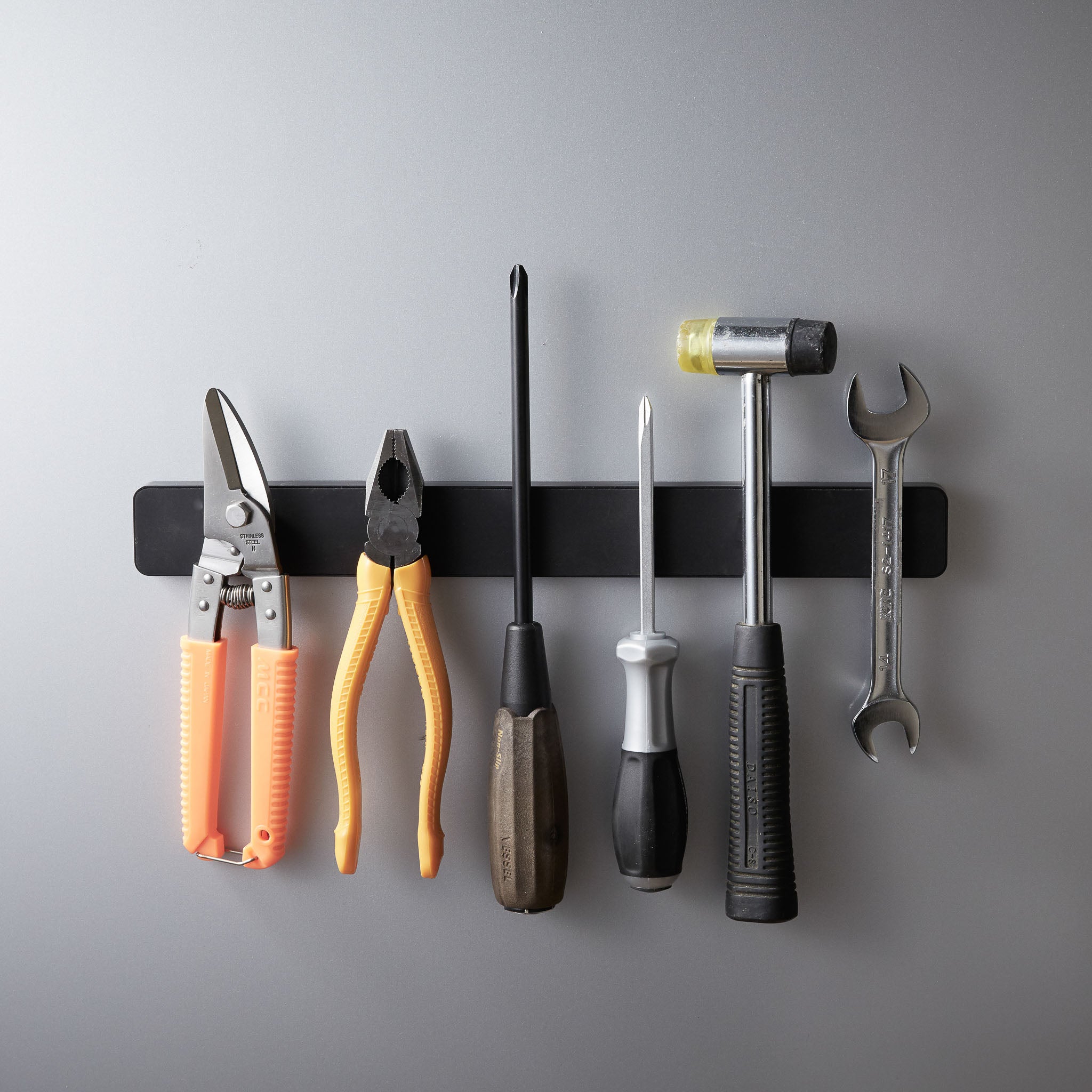Magnetic Knife Holder (Rack): Powerful magnetic hold