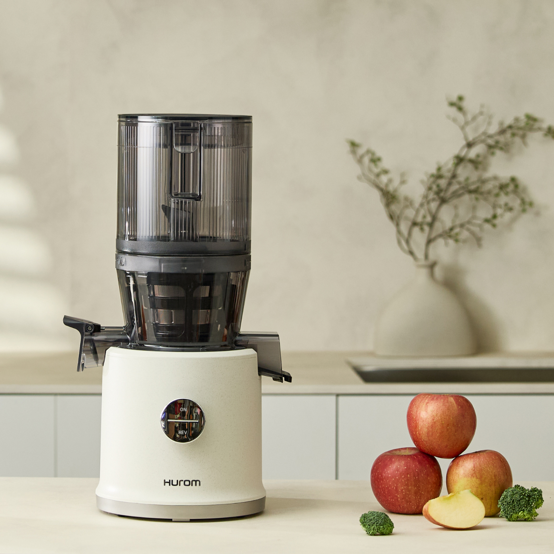 H70 Easy Clean Slow Juicer