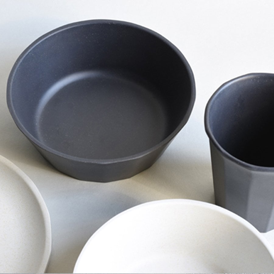  ALFRESCO plate, bowl, and tumbler in black and white  