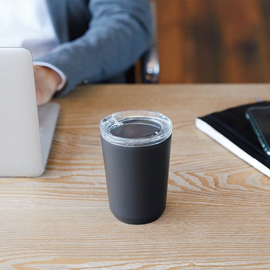  TO GO tumbler 360ml in black on a desk  