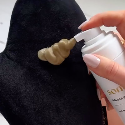 Sontse Golden Hour Self-Tan Mousse how to use – Step 1