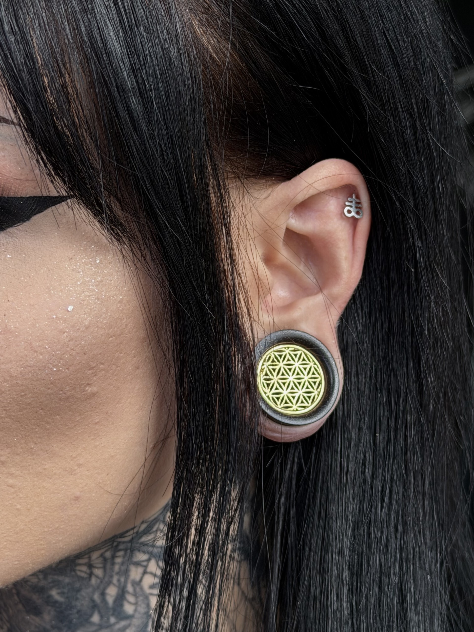  Labret Stud, Silver, Leviathan Cross, Internally Threaded, Titanium, 1.2mm Gauge