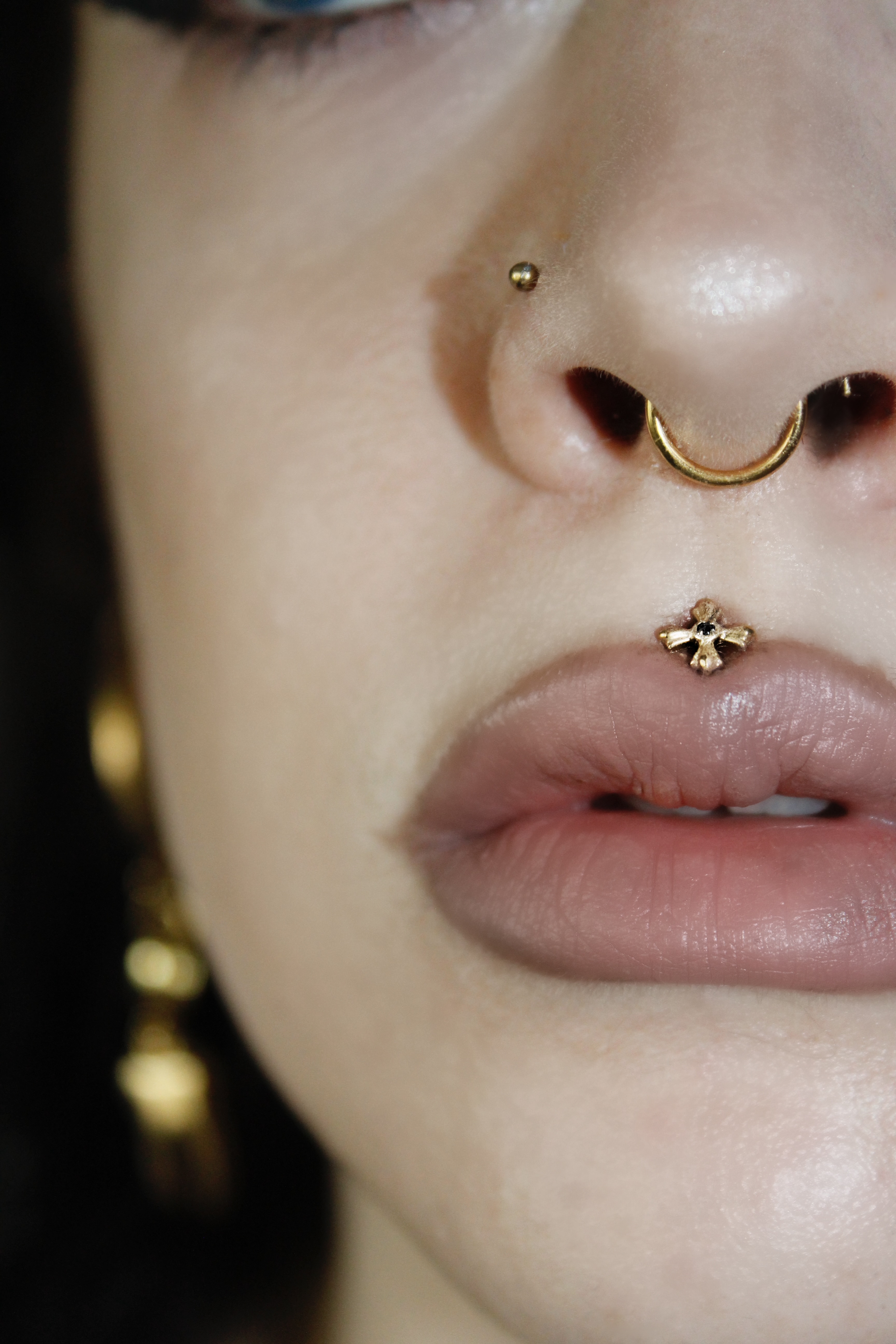  Titan-Labret-Ohrstecker mit Innengewinde, Stärke 1,2 mm, in Roségold mit Kegel