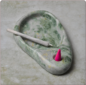 1x marble <br> ashtray
