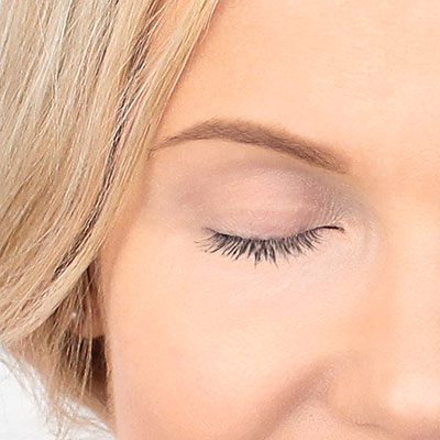 Brynn Green Plum Eye Illuminator how to use - Step 1