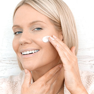 Skin & Co Truffle TherapyWhipped Cleansing Cream how to use - Step 1