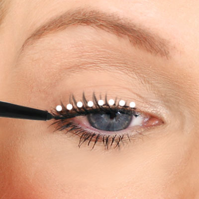 Lithe High Definition Gel Eyeliner how to use - Step 1