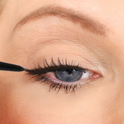 Lithe High Definition Gel Eyeliner how to use - Step 2