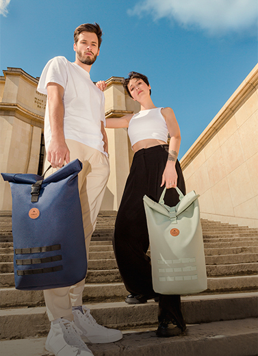 Cabaia Cabaïa réinvente les accessoires et vêtements pour les femmes, hommes et enfants : Bonnets, Sacs, Écharpes, Chaussettes, Serviettes de plage