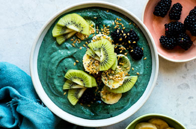 Smoothie bowl made with Navitas Wheatgrass Powder topped with fresh ingredients