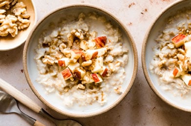 Bowls of oatmeal made with Navitas Goji Powder