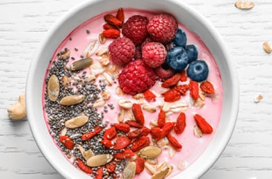 Bowl of yogurt made with Navitas Goji Berries and topped with healthy ingredients