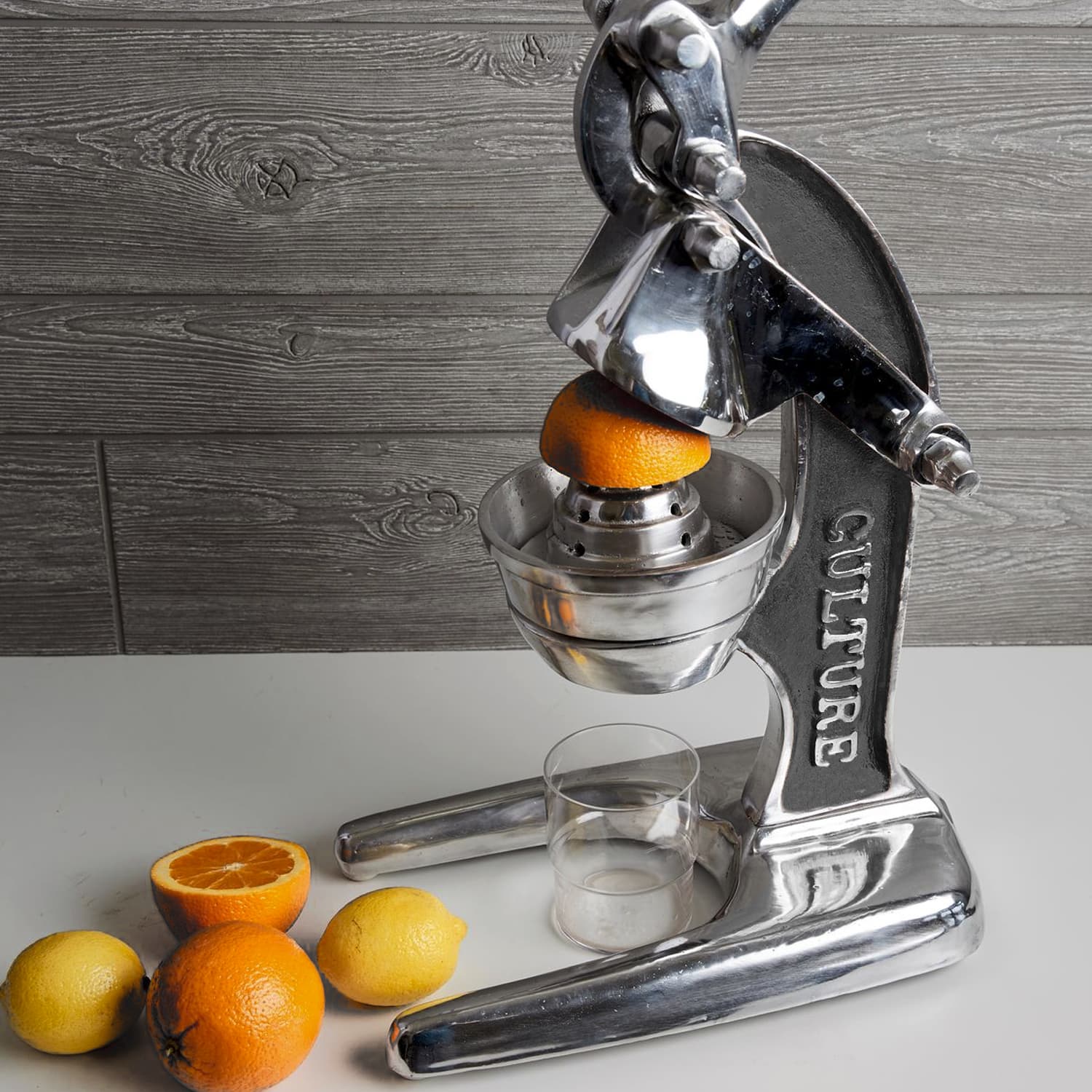 Verve CULTURE - Exprimidor manual de aluminio fundido artesanal de grado  profesional para naranja, pomelo y frutas cítricas grandes, bebidas