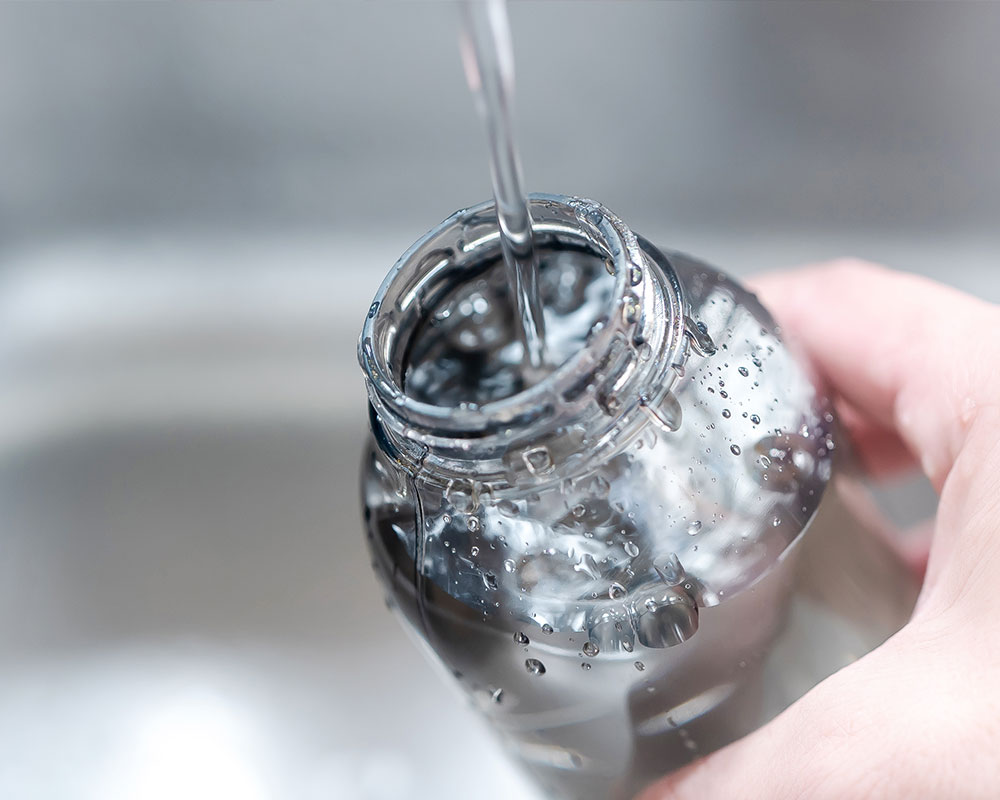  WATER BOTTLE smoke with water being poured inside  