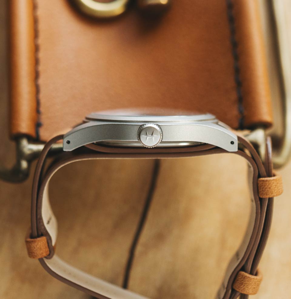 Khaki Field Mechanical Oversized crown