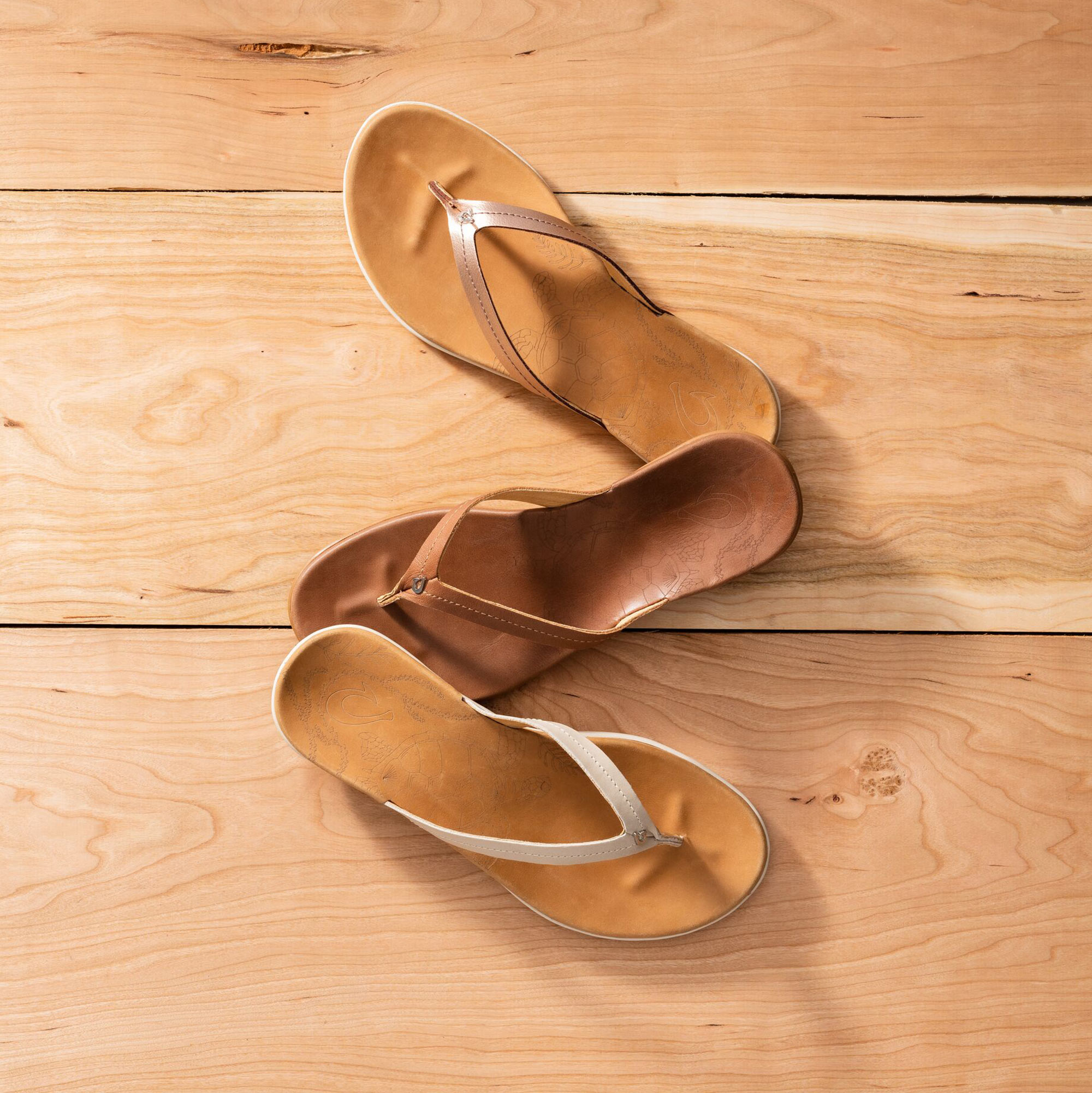 Honu Women’s Leather Beach Sandals Black OluKai