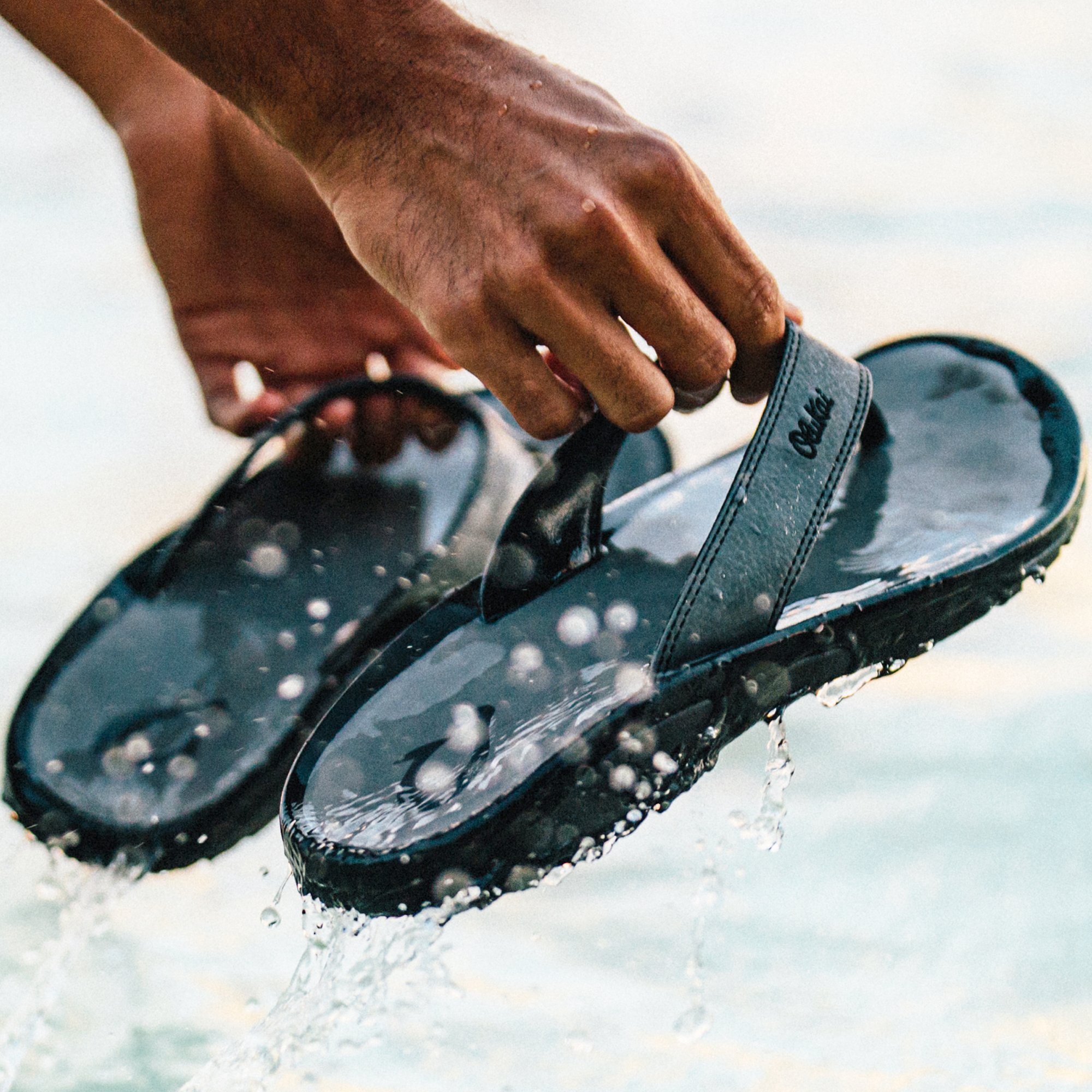 ‘Ohana Men's Beach Sandals & Flip Flops - Pavement | OluKai | OluKai ...