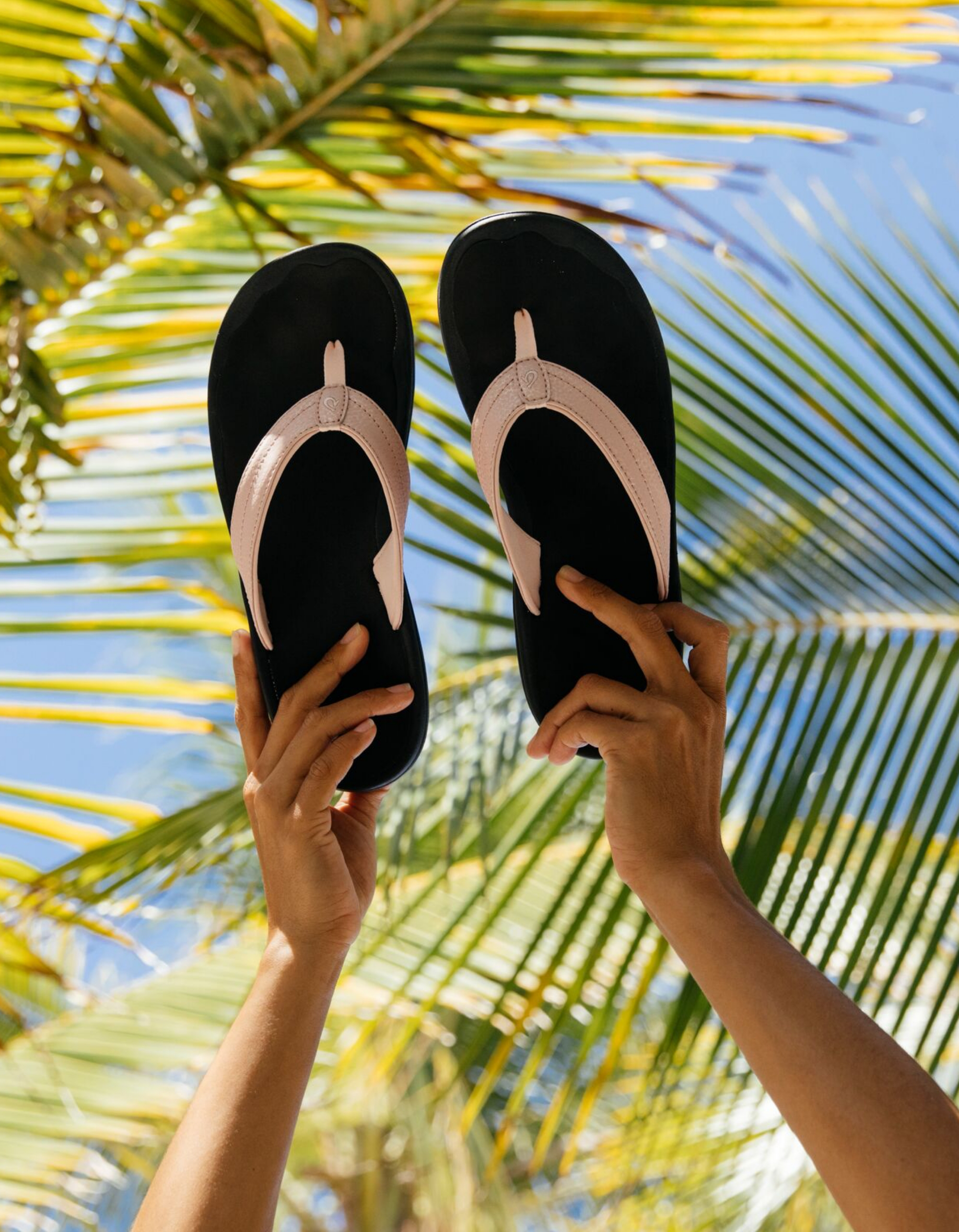 OluKai 'Ohana - White / Black | Women's Beach Sandals & Flip Flops