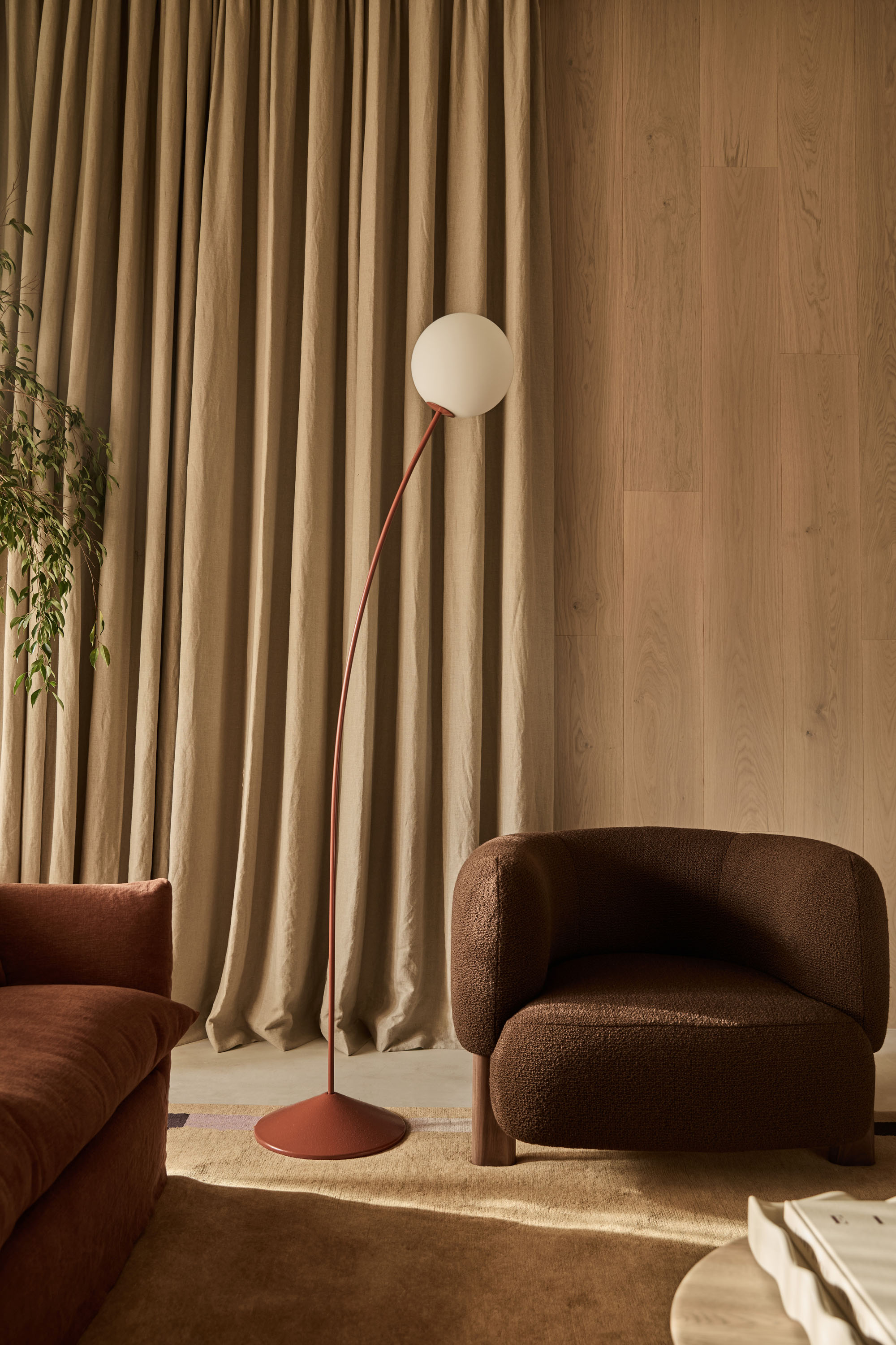 Jardan LolaArmchair Boyd Lamp