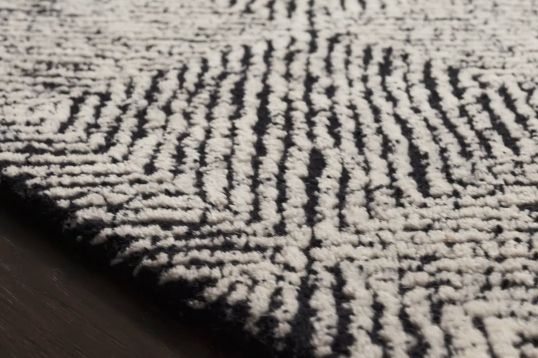 KO-01 ED BLACK / IVORY video