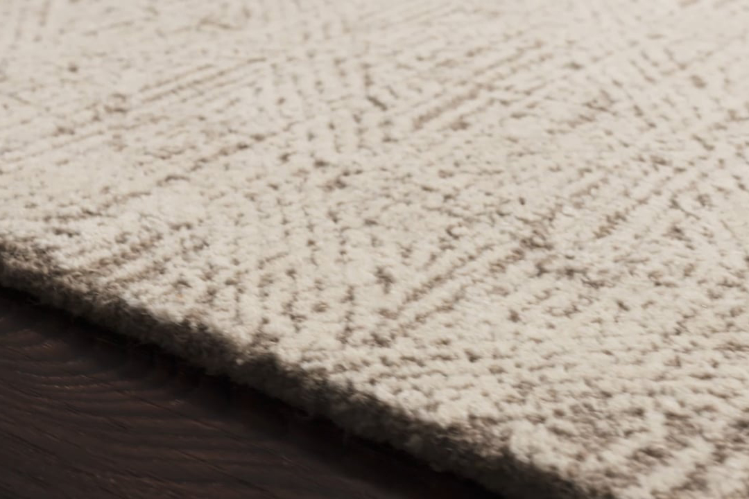 KO-03 ED TAUPE / IVORY video