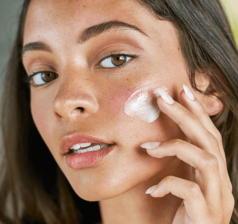 Every day, your skin is exposed to internal and external aggressors such as sun, pollution, or stress. Nuria can help you recover, protect, and restore your glow.