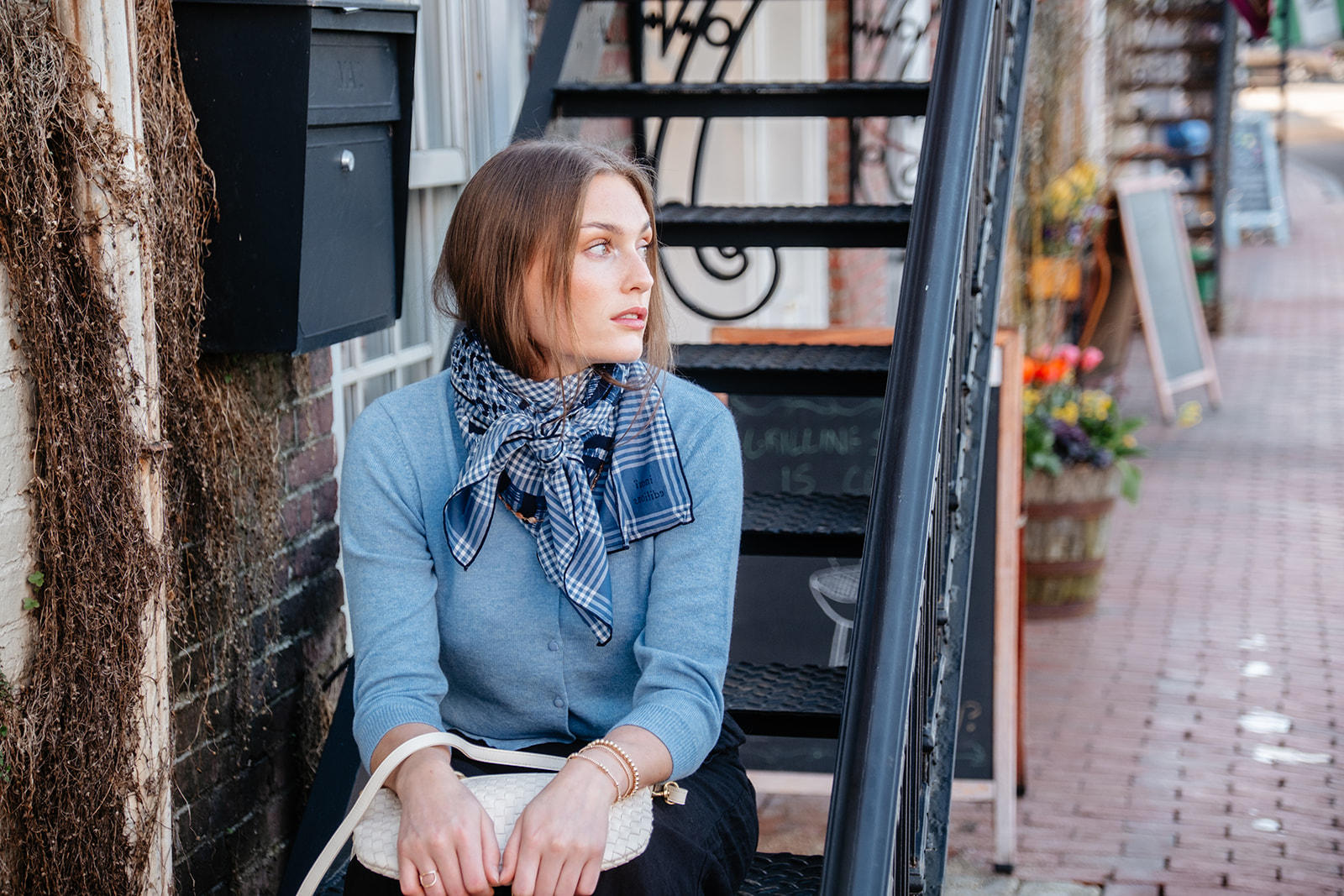 Inoui Editions Scarf 100 Yoga in Blue - Bliss Boutiques