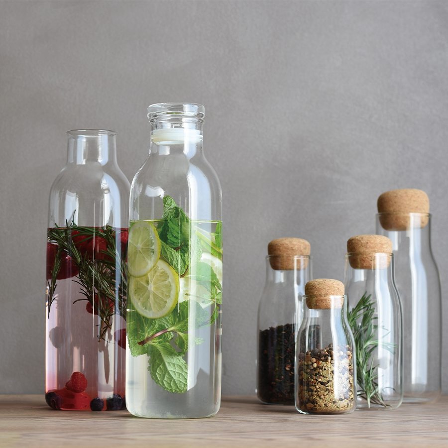 Kinto Glass Bottlit Carafe 1L - Elegant Bottle-Shaped Storage for Beverages  & More – mogutable