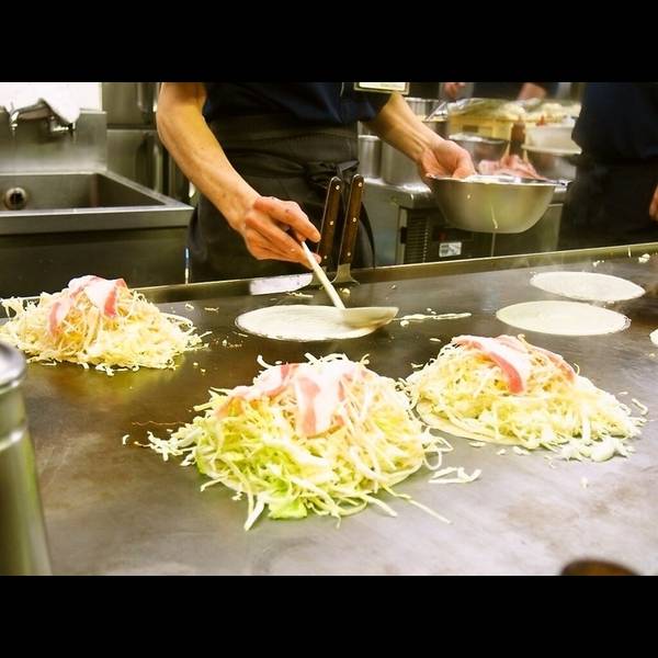Cooking the Okonomiyaki 