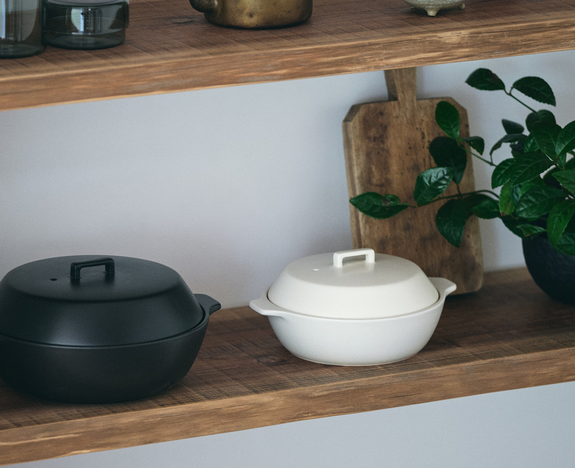  KAKOMI Ceramic Pots on a kitchen shelf 