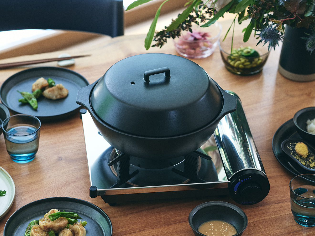  KAKOMI Ceramic Pot on a portable gas cooker 