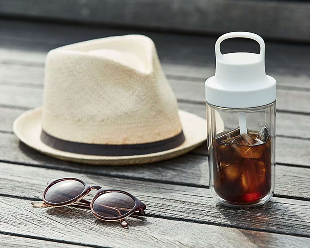  TO GO bottle 360ml in white next to sunglasses and hat  