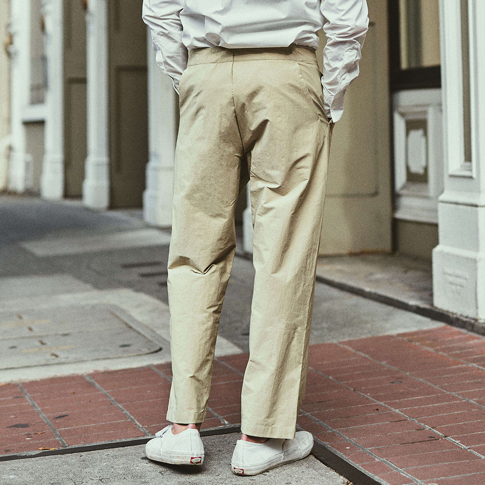 ONE TUCK TAPERED STRETCH TROUSERS | Goldwin USA