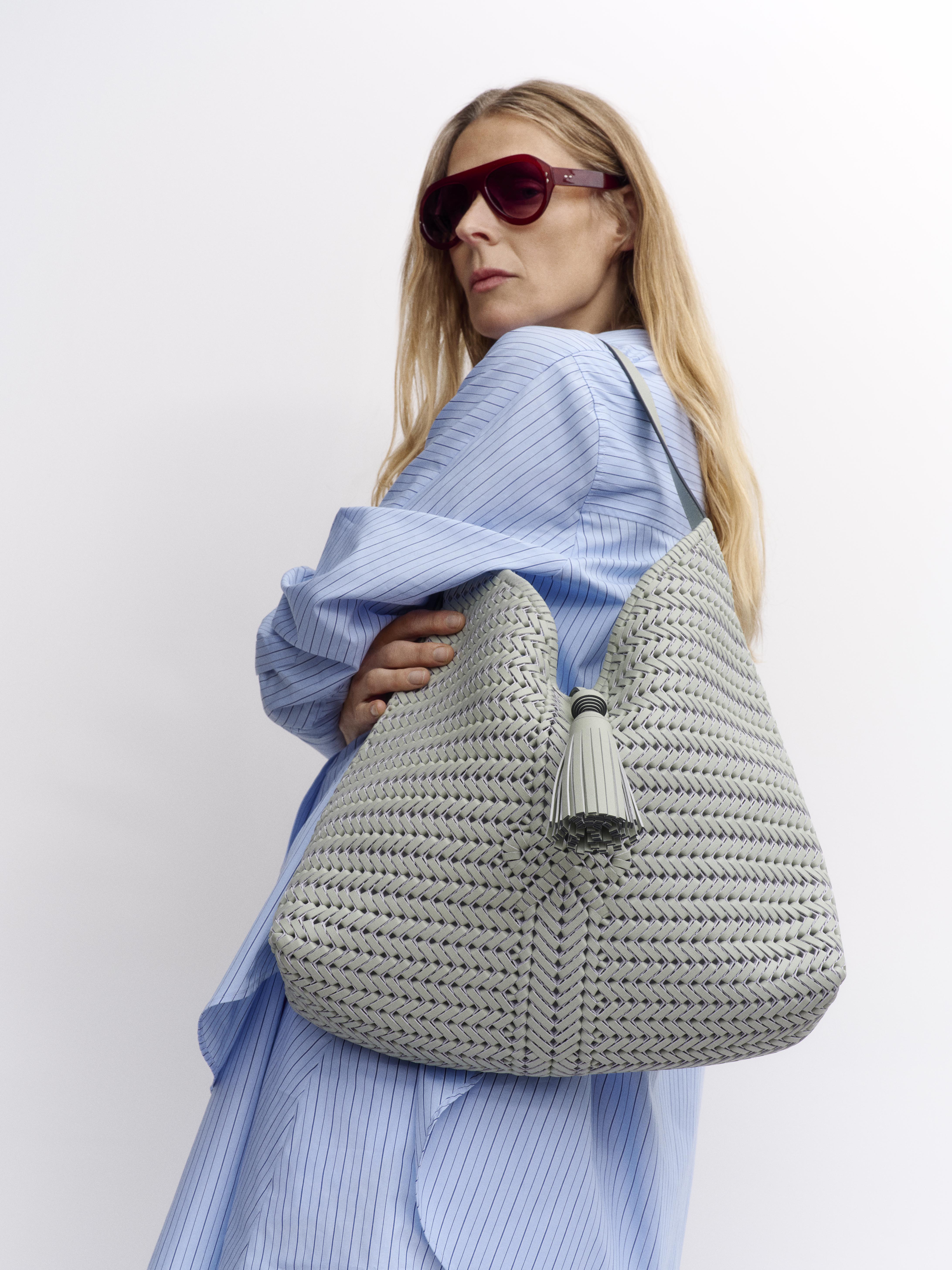 ニーソン｜アニヤ・ハインドマーチ | Anya Hindmarch JP