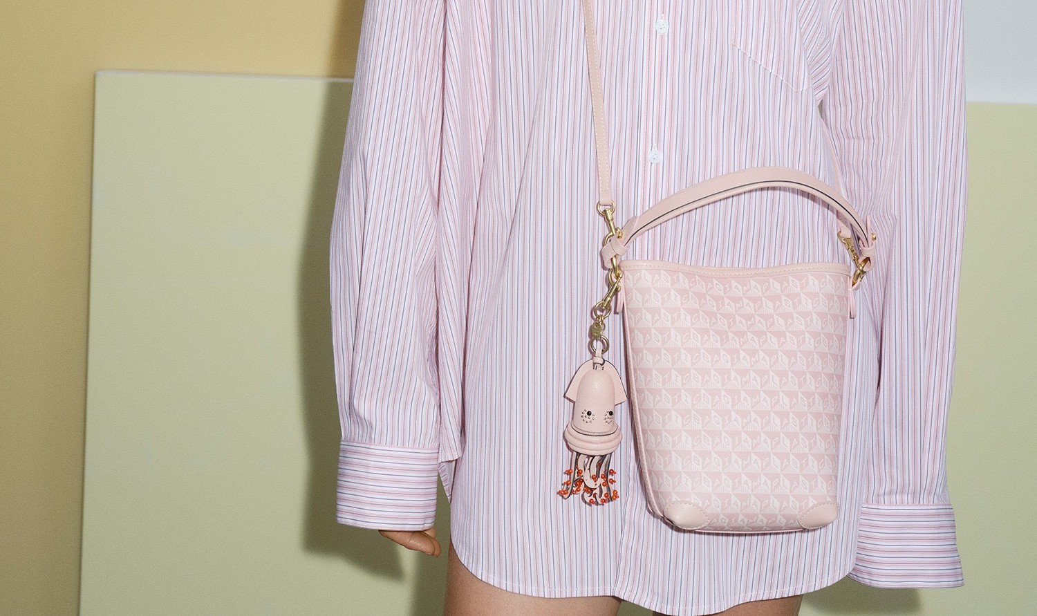 ニーソン｜アニヤ・ハインドマーチ | Anya Hindmarch JP