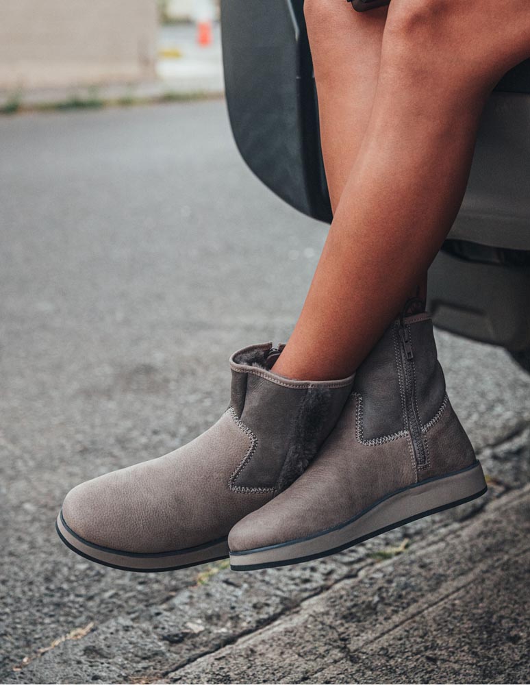 olukai womens boots