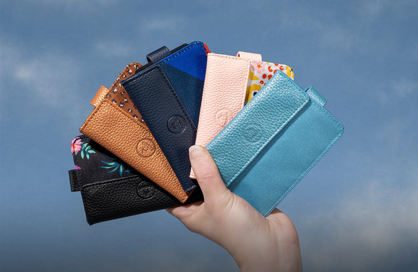 Cabaia Cabaïa réinvente les accessoires et vêtements pour les femmes, hommes et enfants : Bonnets, Sacs, Écharpes, Chaussettes, Serviettes de plage