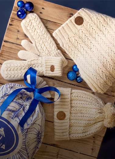 Cabaïa Europe We produced cruelty free and highly colored, beanies, socks, backpacks, towels for men, women, kids. Our accesories all have their own ingeniosity to discover.