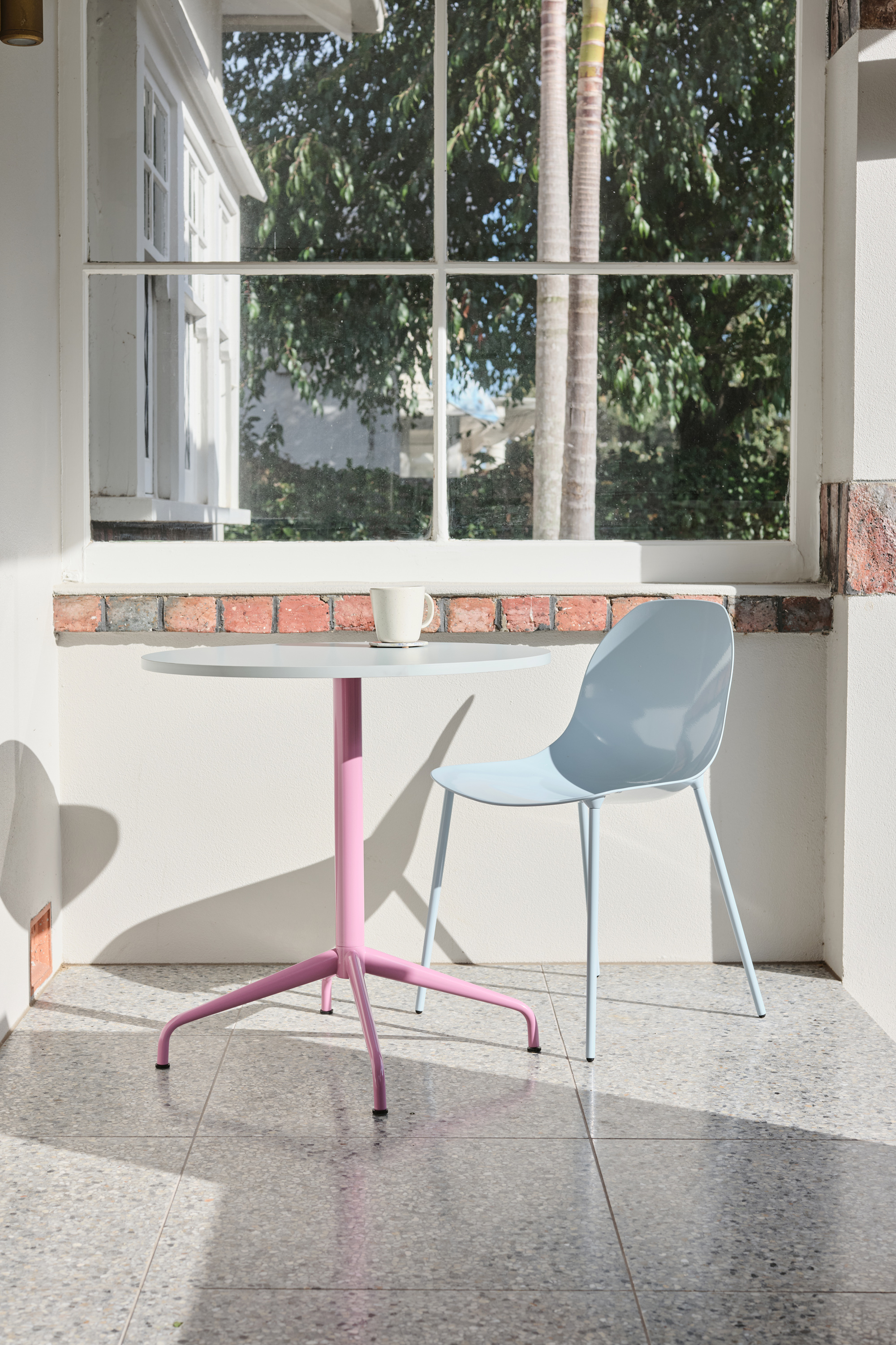 Jardan Bass Table Hero 03