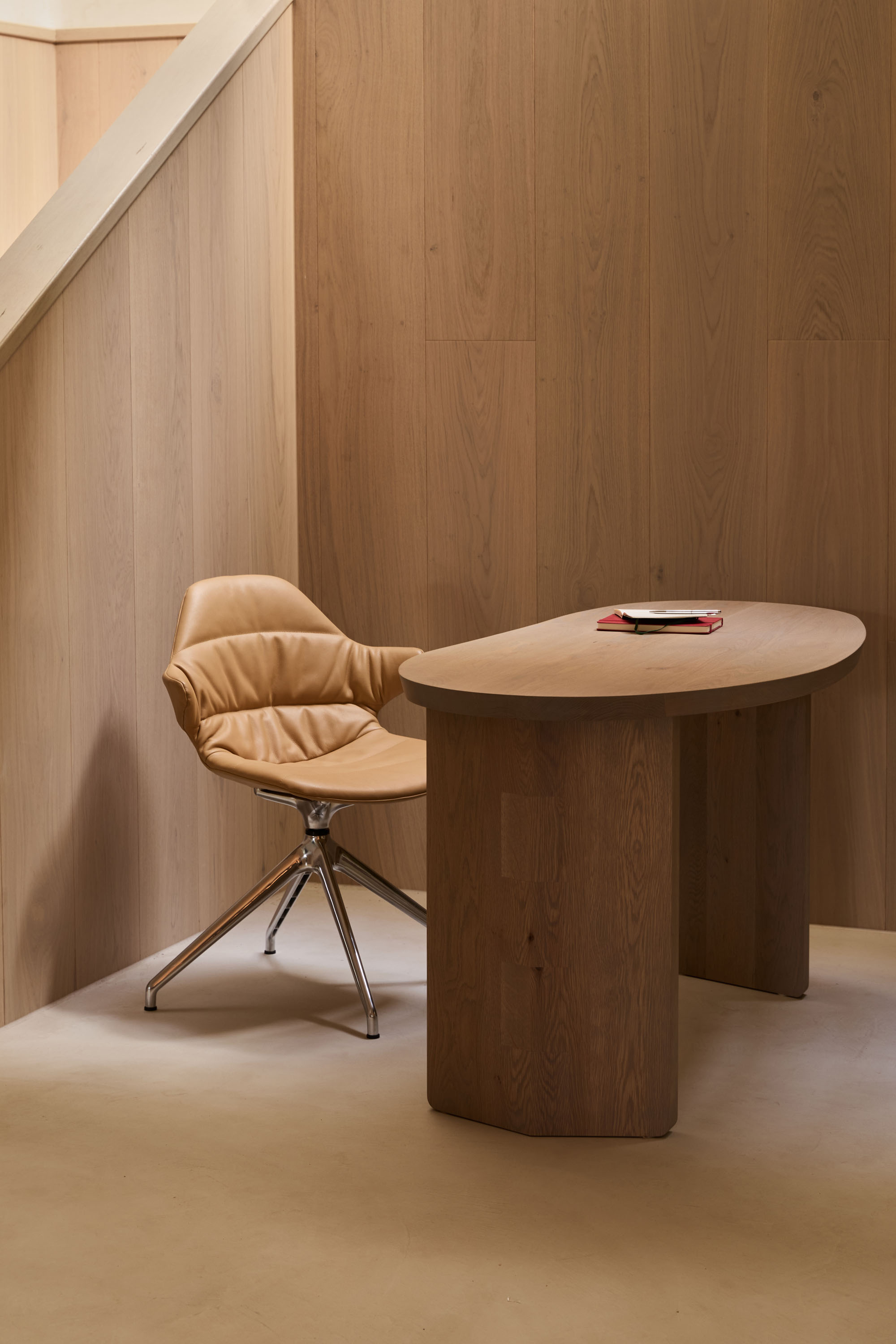 Jardan Arden Desk Raf Char WithArms 2