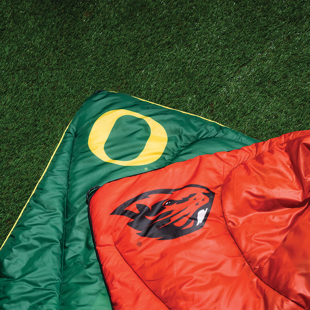 Rumpl College Blankets - great game day blankets or stadium blankets. Featuring the Oregon Ducks and Oregon State Beavers logo.