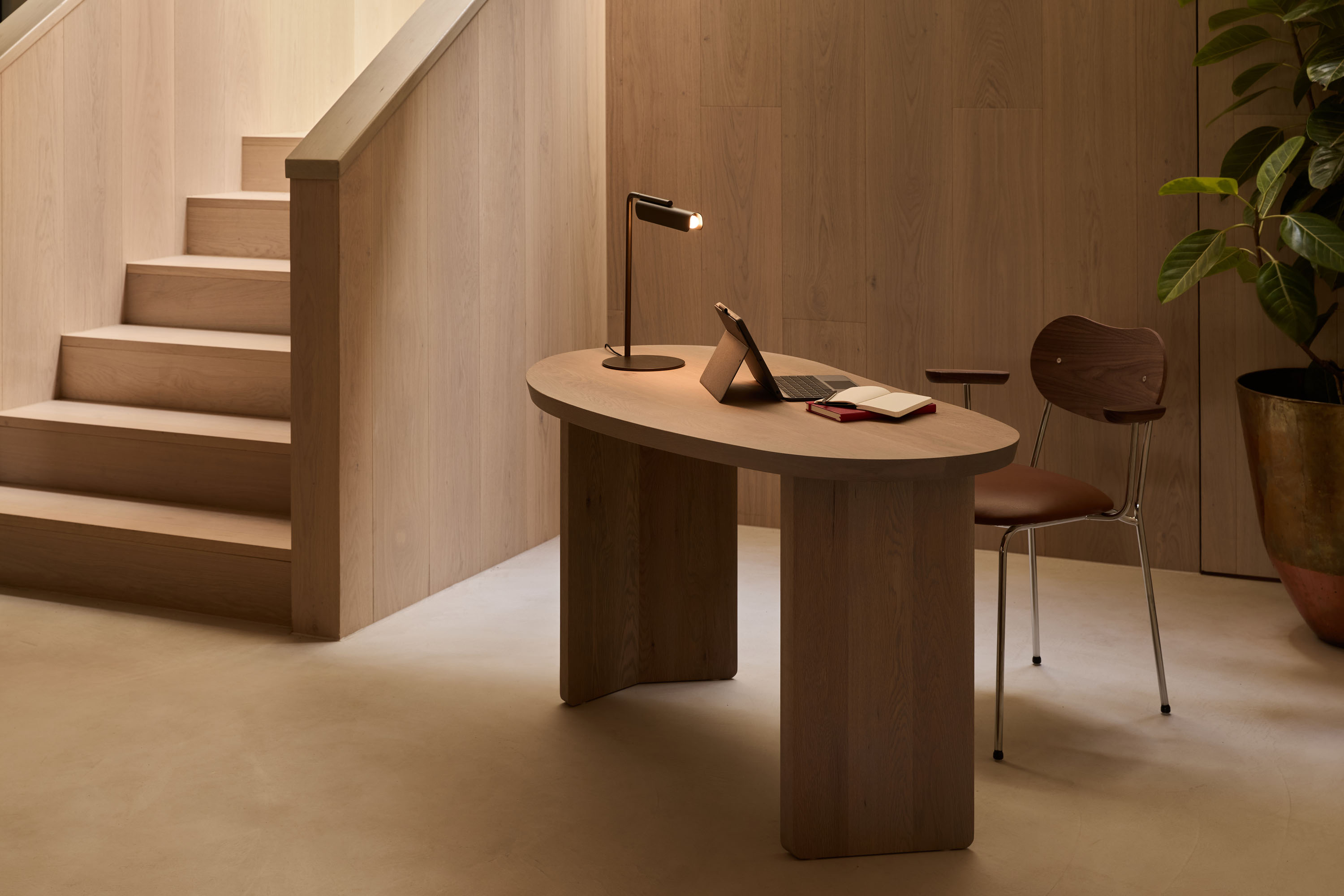 Jardan Arden Desk Kai Char WithArms 1