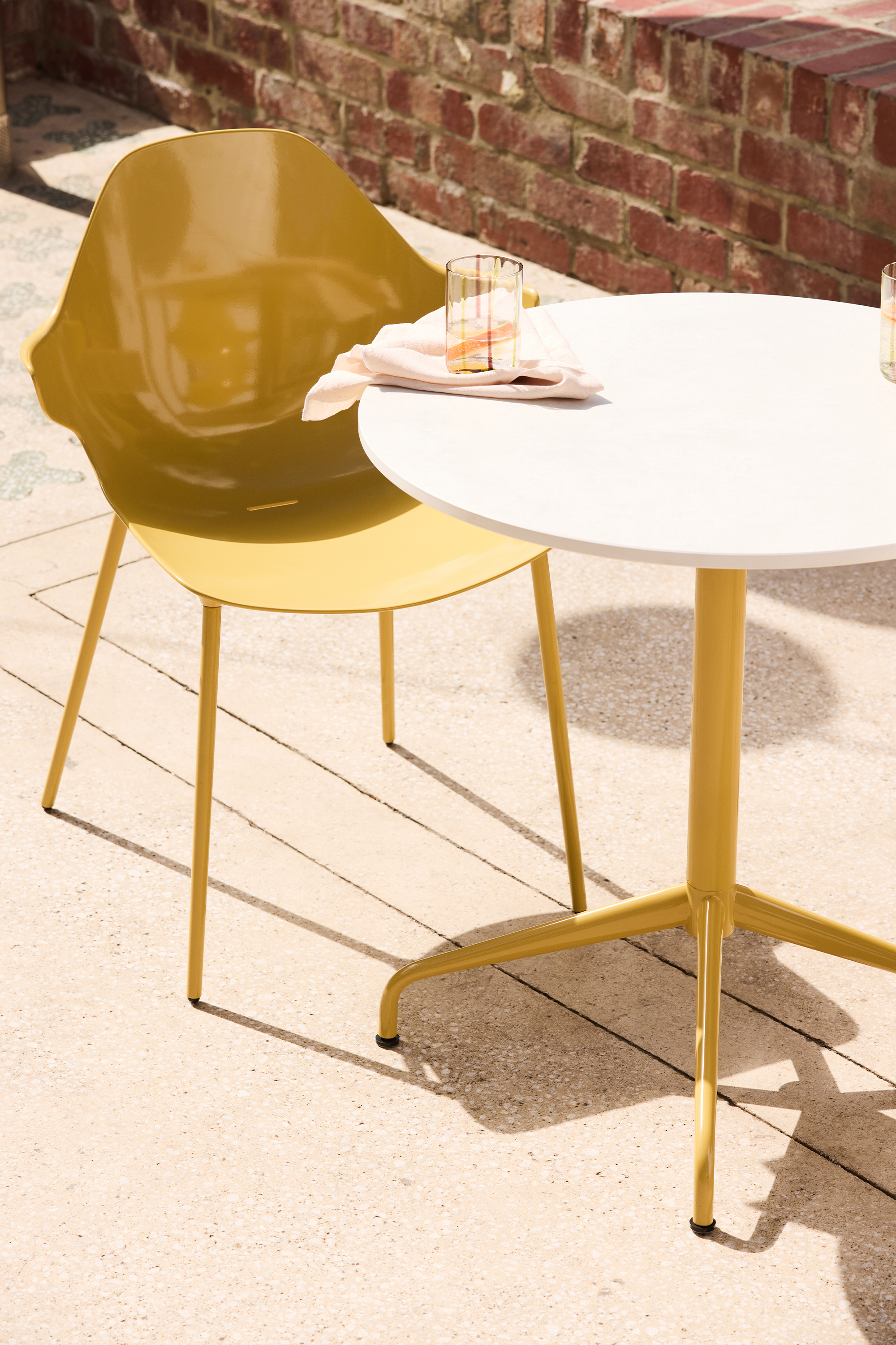 Jardan Outdoor Raf Chair with arms Bass Table 04