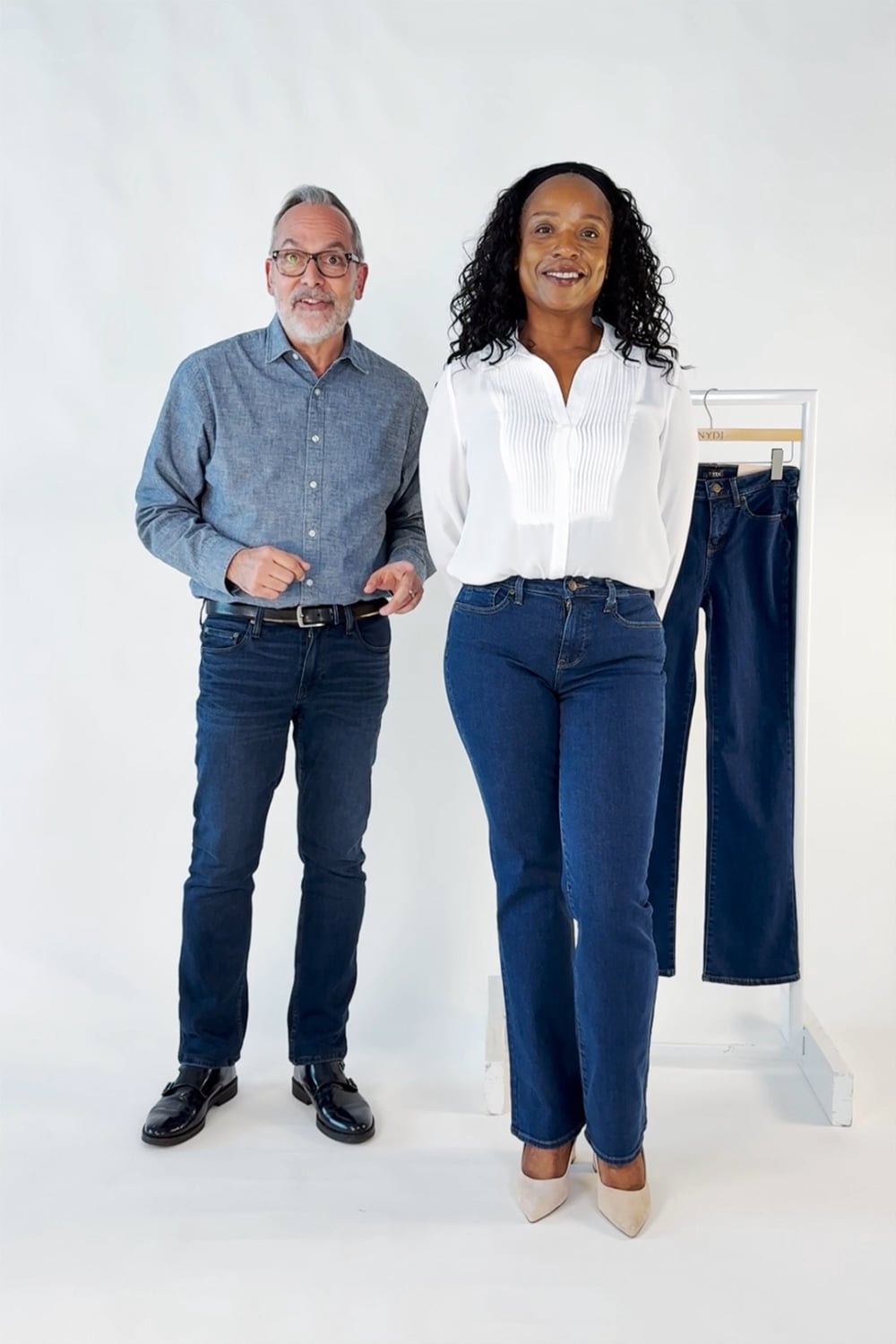 STRAIGHT JEANS