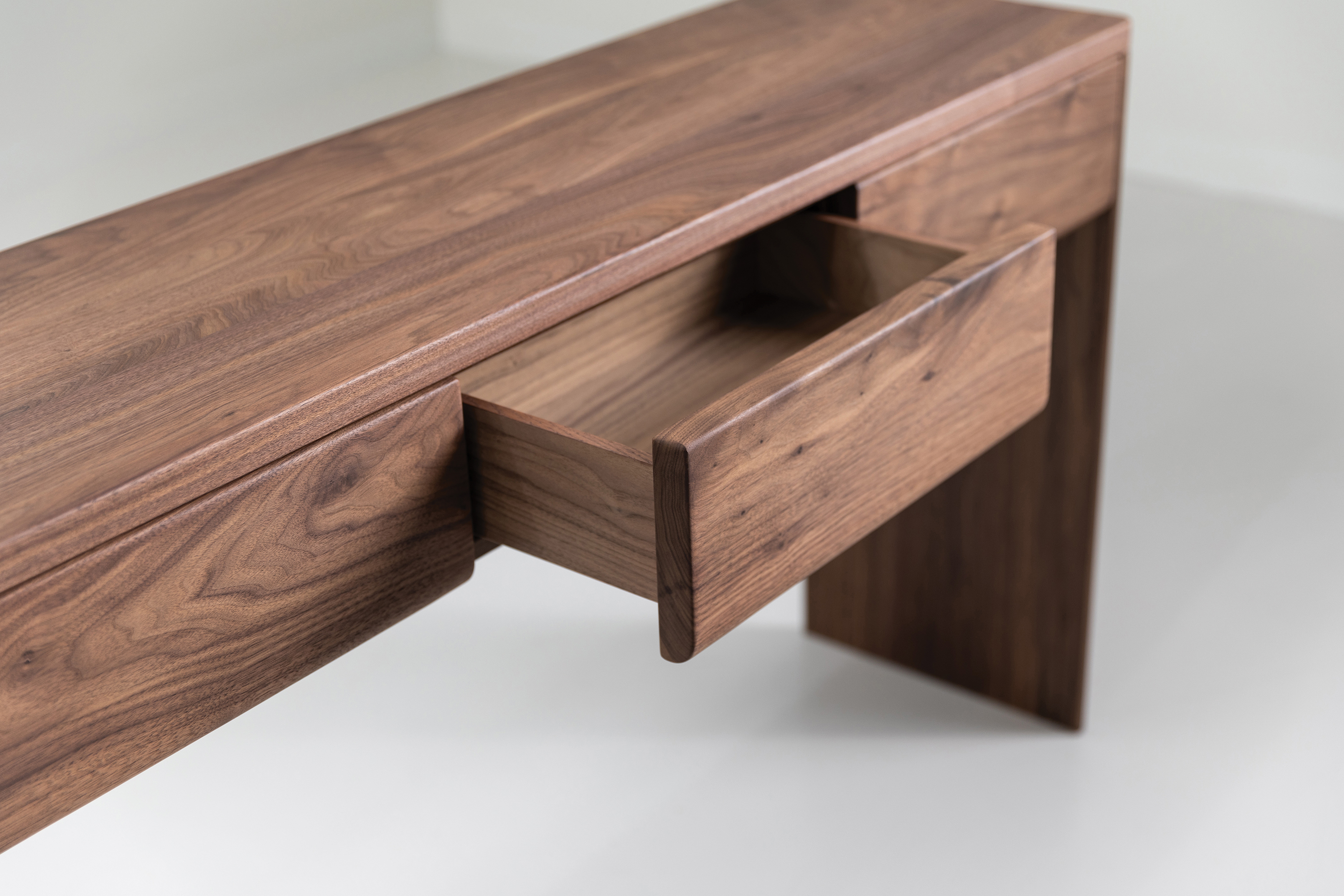 Jardan Pia Console Walnut 03